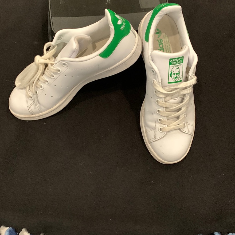 Adidas Stan Smith tennis shoes